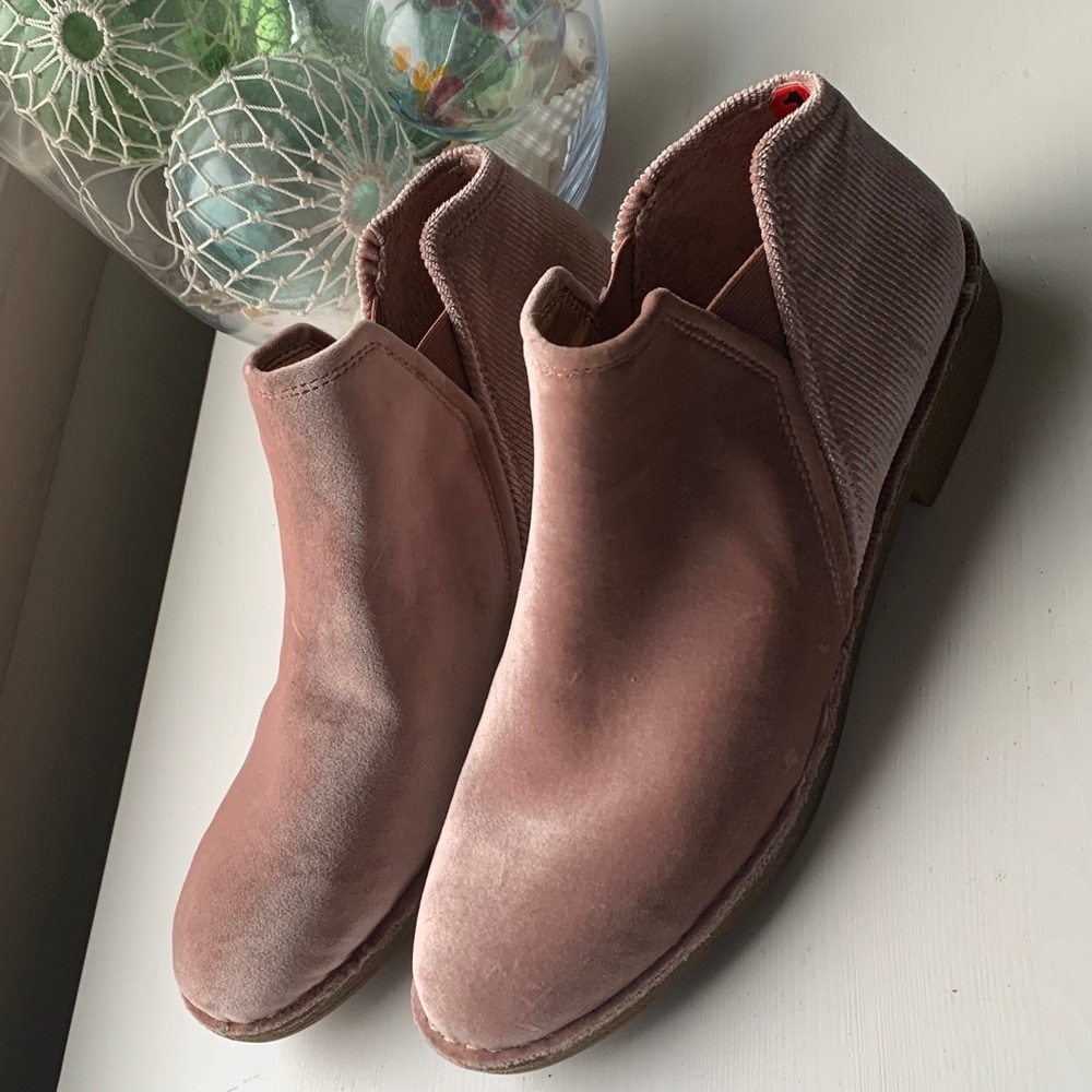 BOBS from Skechers Dusty Pink Ankle Booties